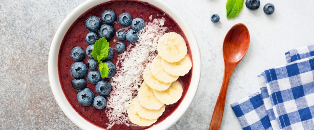 Blueberry power bowl with coconut shavings and bananas